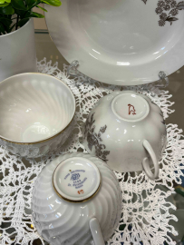 Чашка от кофейного сервиза ЛФЗ. Рельефный фарфор с позолотой. Винтаж. Цена за 1шт. Картинка 3